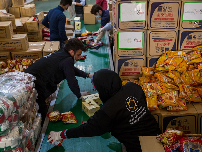 تهیه و توزیع 1100 بسته کامل مواد غذایی توسط موسسه خیریه نیک گامان جمشید